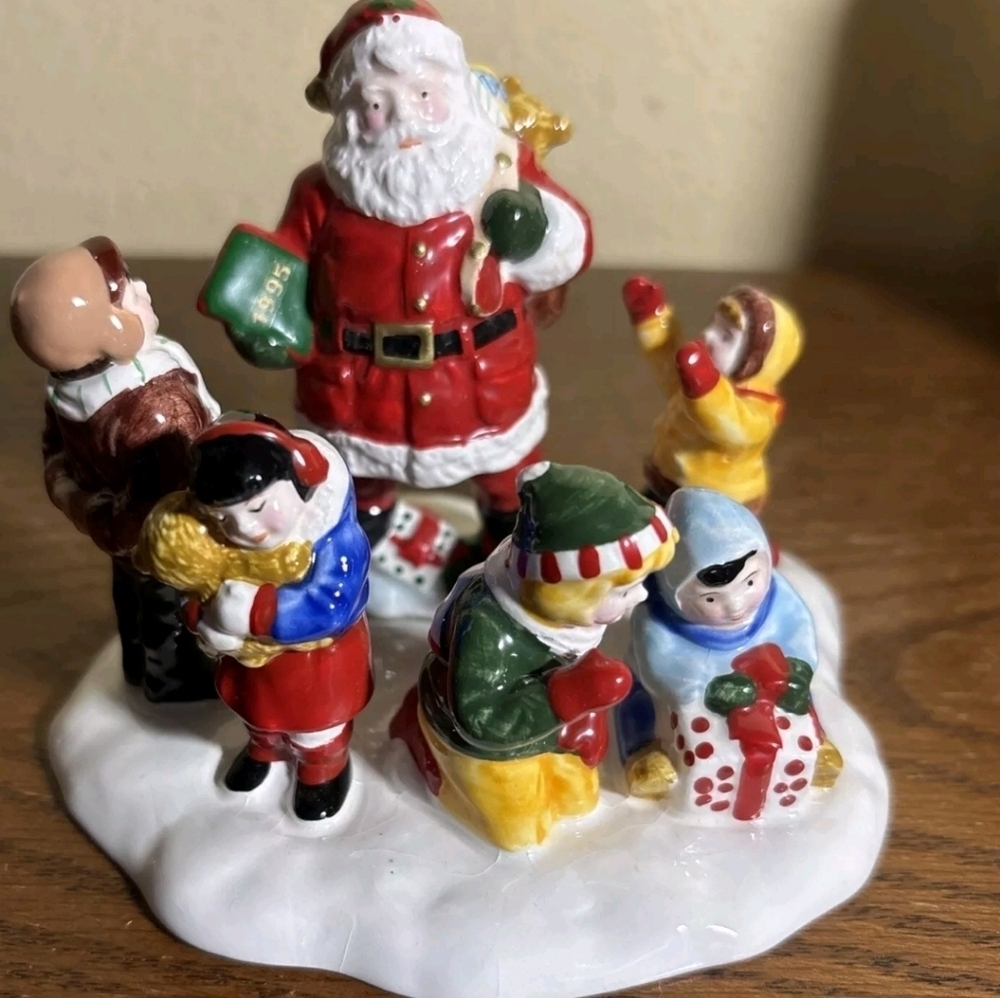 Vtg Dept. 56 Snow Village Santa Comes to Town  1995